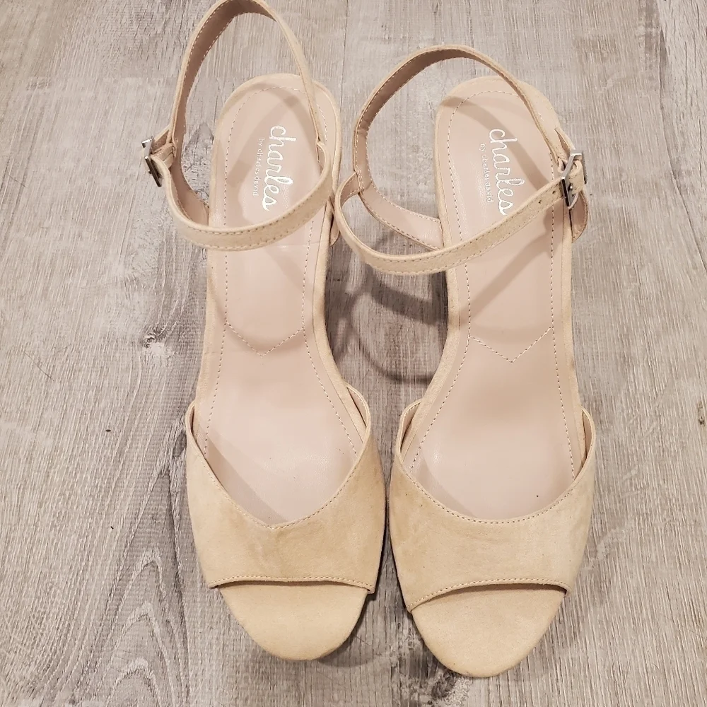 NEW Charles David Lambert Beige Wedge Sandals